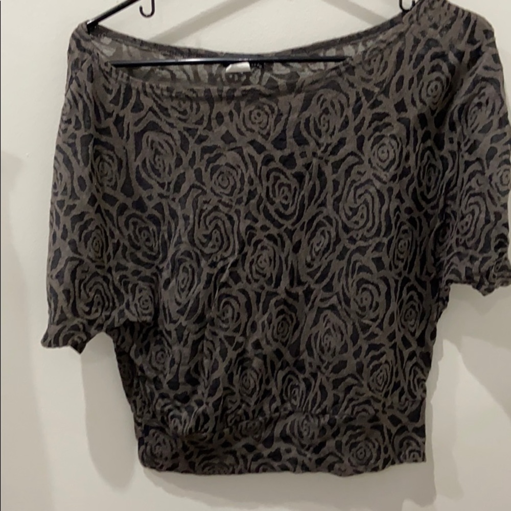 Rose print dark gray blouse